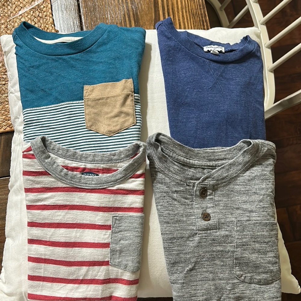 Lot of 4 short sleeve tshirts.   Size 4-4T.    14